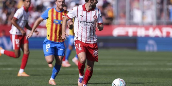 2-1大冷门，10人西甲第20胜西甲第12，22岁新星阿尔瑙一剑封喉