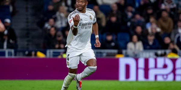 皇马功勋铁卫阿拉巴告别伯纳乌，五年豪夺八冠或将加盟沙特辅佐C罗